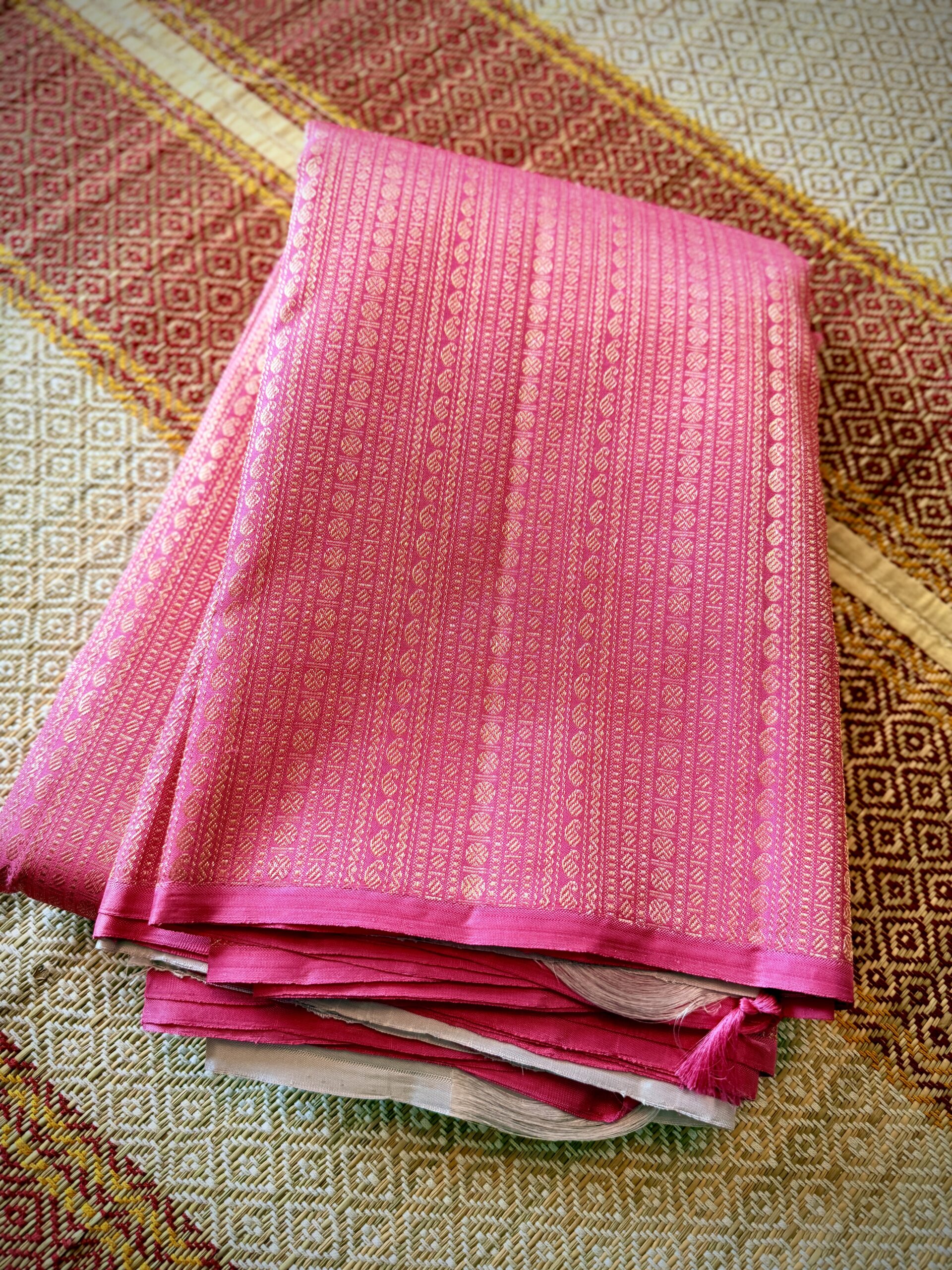 pink and champagne gold zari borderless